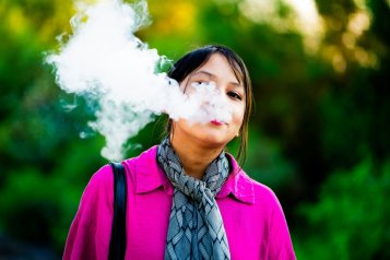 Je kouř z elektronické cigarety škodlivý? Zjistěte všechny potřebné informace