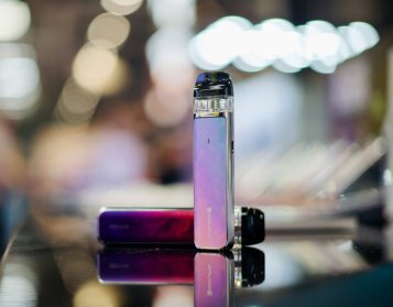 ecigarety na stole ecigarety na stole