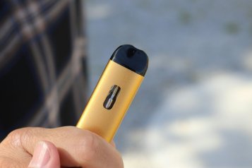 Elektronická cigareta bliká: možné příčiny a řešení